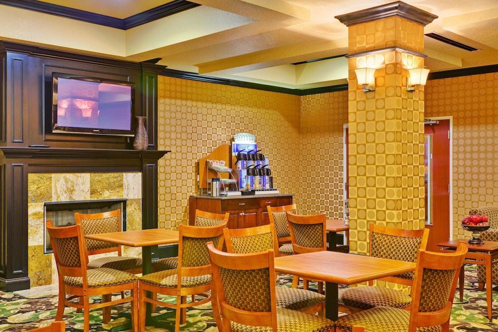 Holiday Inn Express Mccomb By Ihg מראה חיצוני תמונה