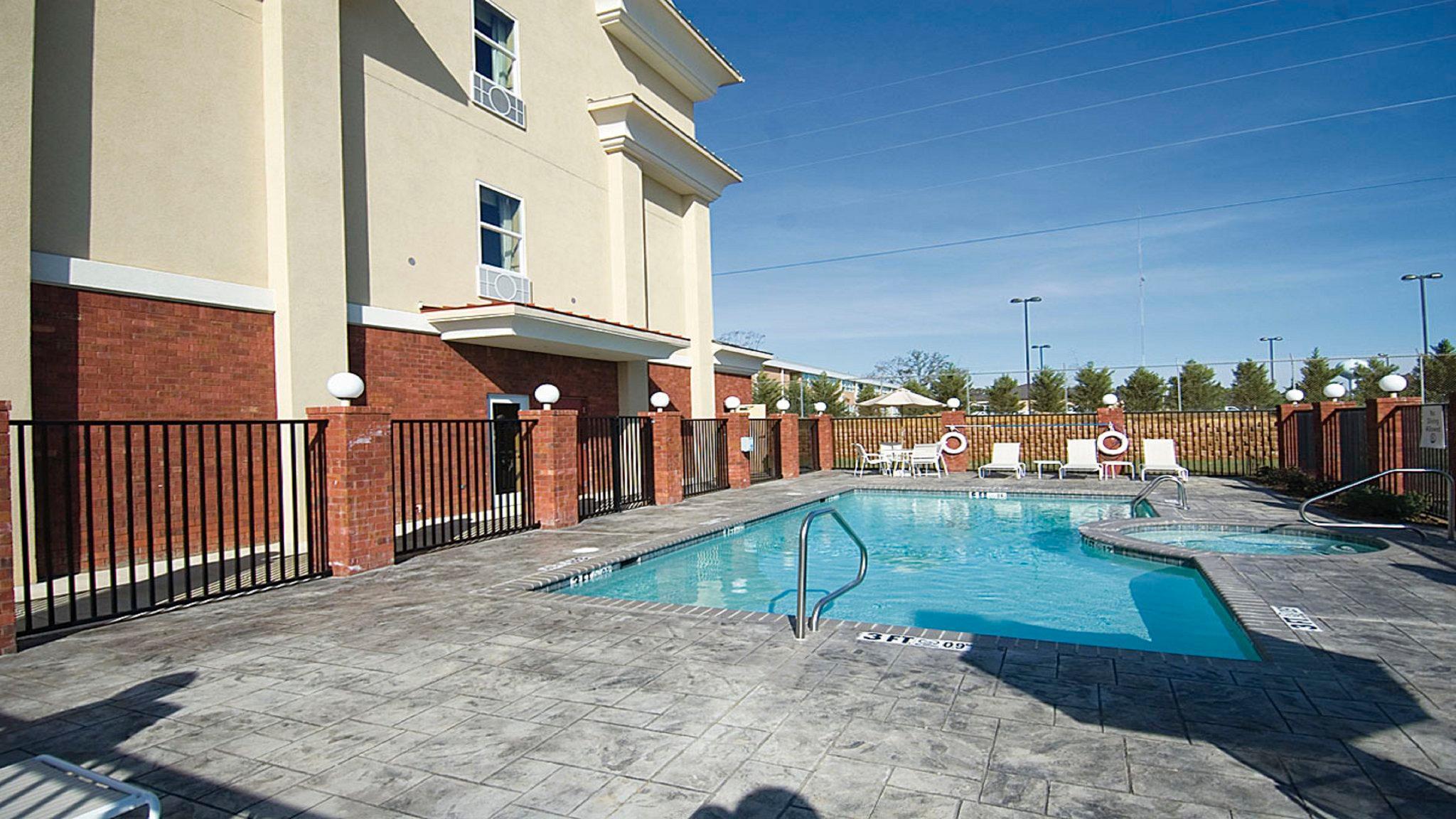 Holiday Inn Express Mccomb By Ihg מראה חיצוני תמונה
