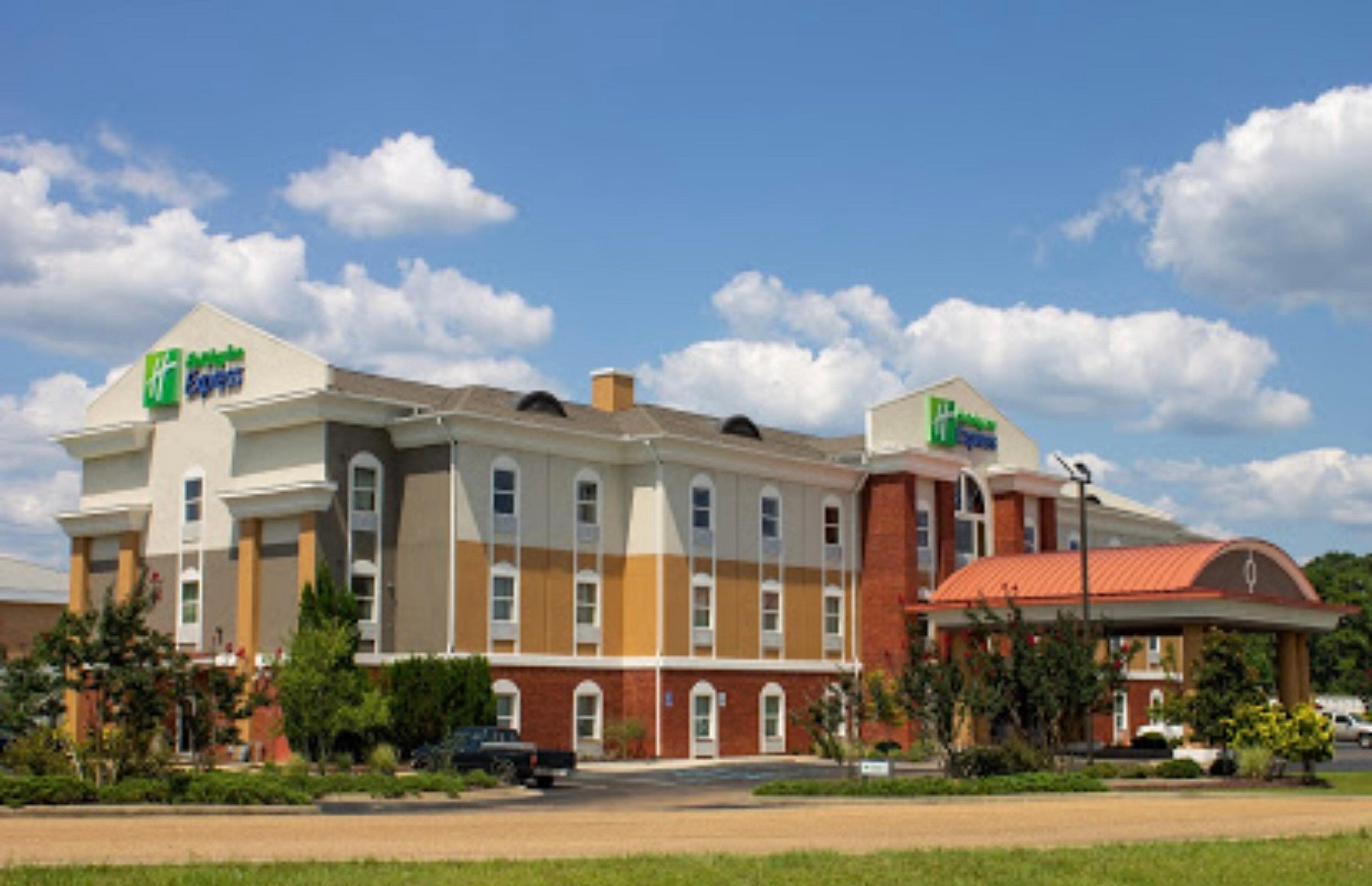 Holiday Inn Express Mccomb By Ihg מראה חיצוני תמונה